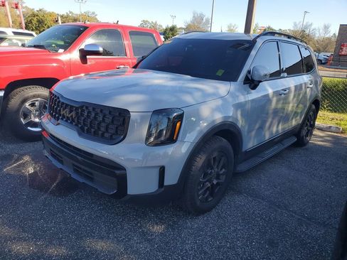 Used 2025 Kia Telluride AWD image 2