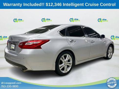 Used 2016 Nissan Altima 3.5 SL w/ 3.5 Technology Package FWD image 5