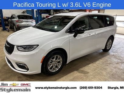 Used 2024 Chrysler Pacifica Touring-L