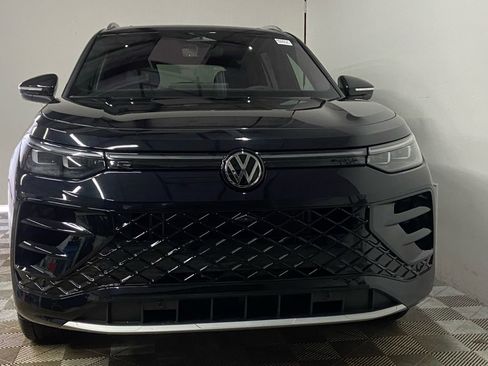 New 2026 Volkswagen Tiguan SEL R-Line image 2