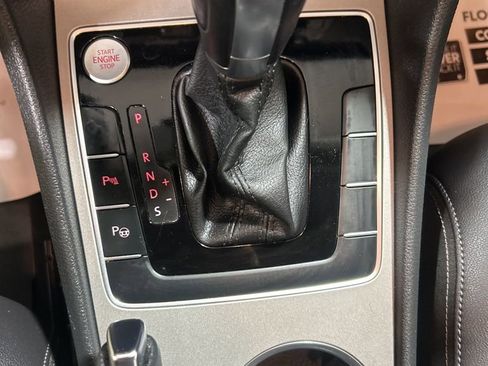 Used 2020 Volkswagen Passat 2.0T SEL image 29