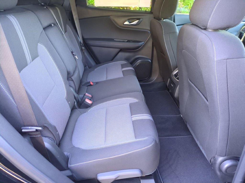 New 2026 Chevrolet Blazer LT w/ Convenience Package FWD image 32