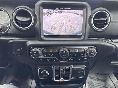 Used 2018 Jeep Wrangler Unlimited Sahara image 19