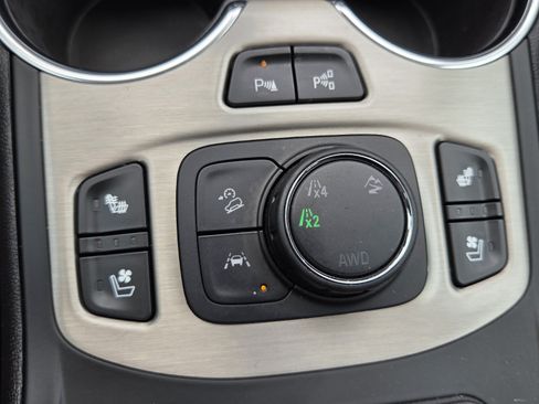 Used 2024 GMC Terrain Denali w/ Denali Premium Package AWD/4WD image 15