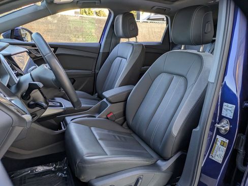 Used 2023 Audi Q4 e-tron Premium w/ Convenience Package image 30