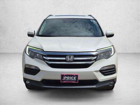 Used 2018 Honda Pilot Touring image 2
