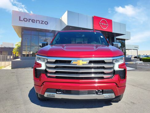 Used 2024 Chevrolet Silverado 1500 High Country w/ Z71 Off-Road Package AWD/4WD image 2