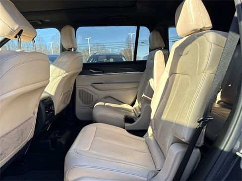 Used 2024 Jeep Grand Cherokee L Limited image 9
