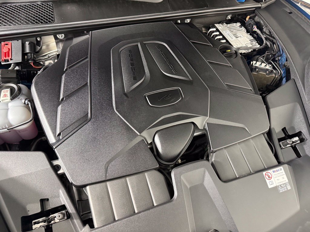Certified 2024 Porsche Cayenne AWD/4WD image 44