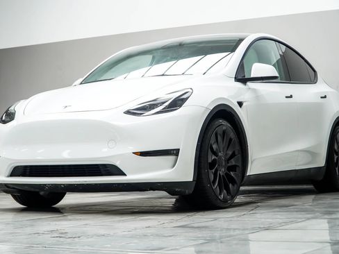 Used 2023 Tesla Model Y Performance AWD/4WD image 9