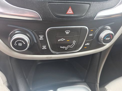 Used 2018 Chevrolet Equinox LT FWD image 39