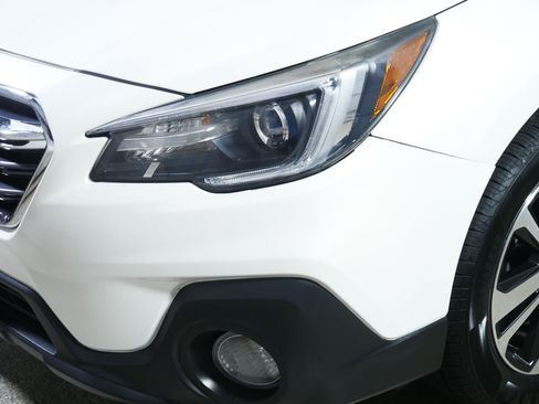 Used 2019 Subaru Outback 2.5i Limited AWD/4WD image 16