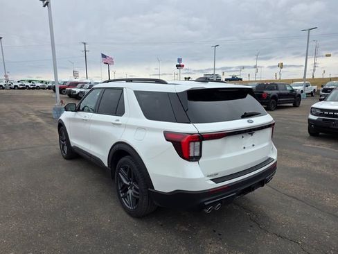 Used 2025 Ford Explorer ST image 5