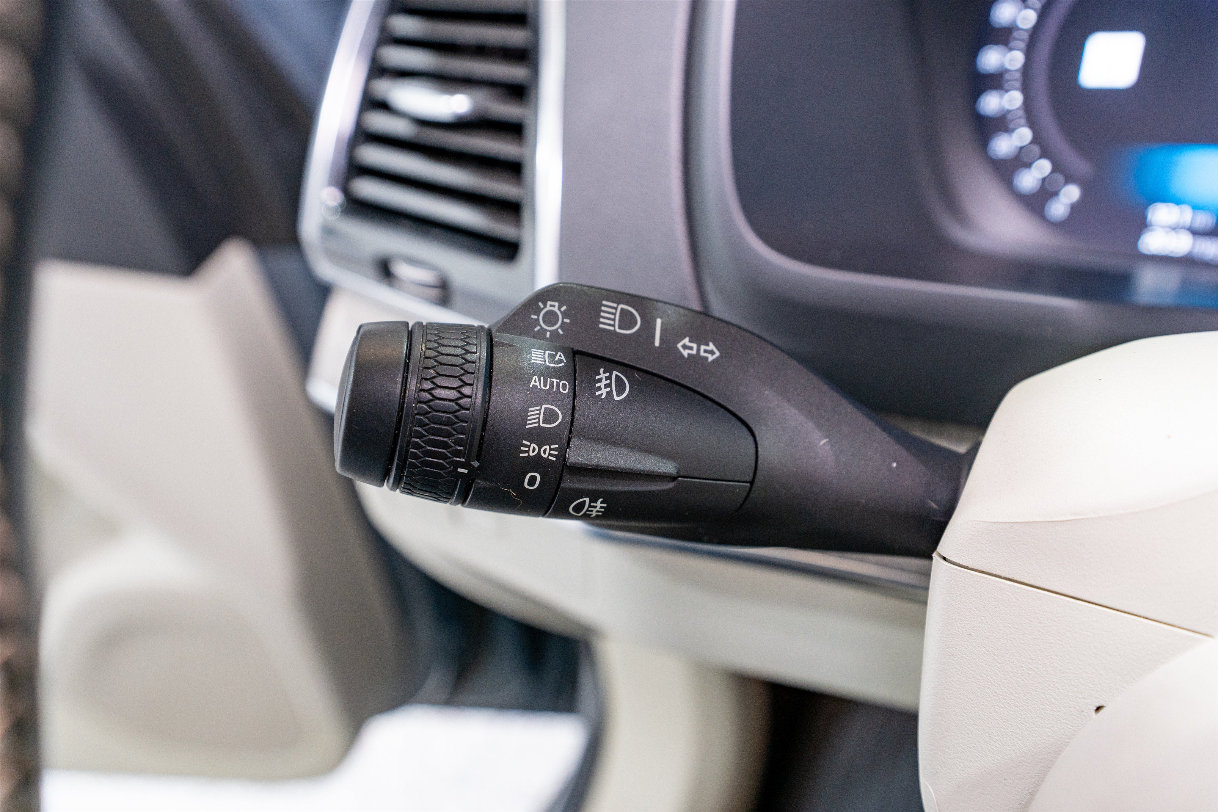 Used 2023 Volvo XC90 B6 Plus w/ Protection Package Premier AWD/4WD image 30