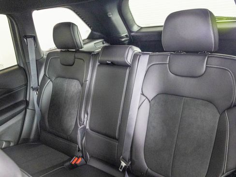 New 2025 Jeep Grand Cherokee Altitude w/ Trailer Tow Package image 31