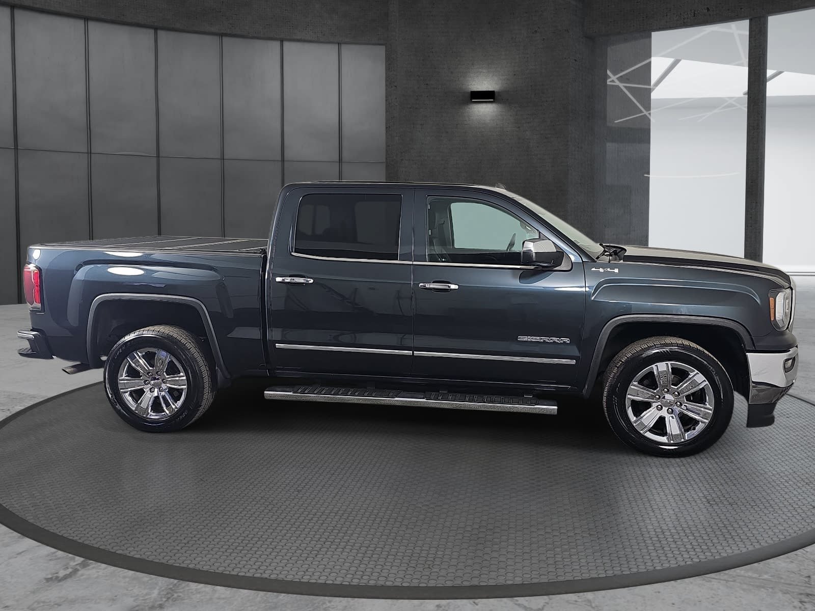 Used 2018 GMC Sierra 1500 SLT AWD/4WD image 4