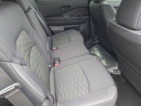 New 2026 Nissan Pathfinder SV image 10