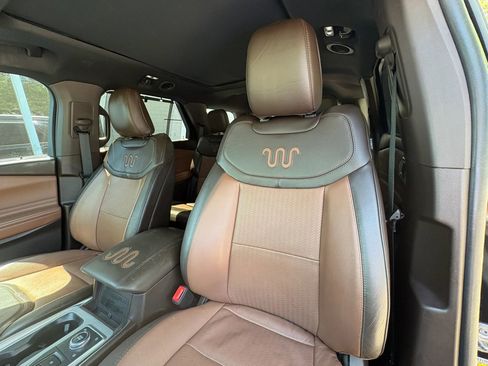 Used 2021 Ford Explorer King Ranch w/ Premium Technology Package AWD/4WD image 37