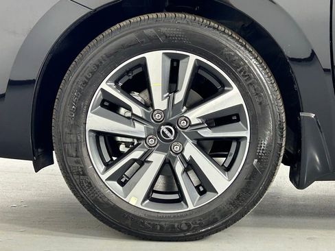 Used 2025 Nissan Versa SV w/ Trunk Package image 29