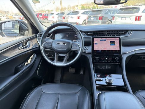 Used 2022 Jeep Grand Cherokee L Limited image 22