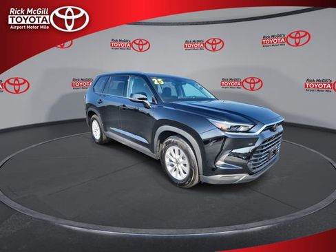 Used 2025 Toyota Grand Highlander AWD image 2