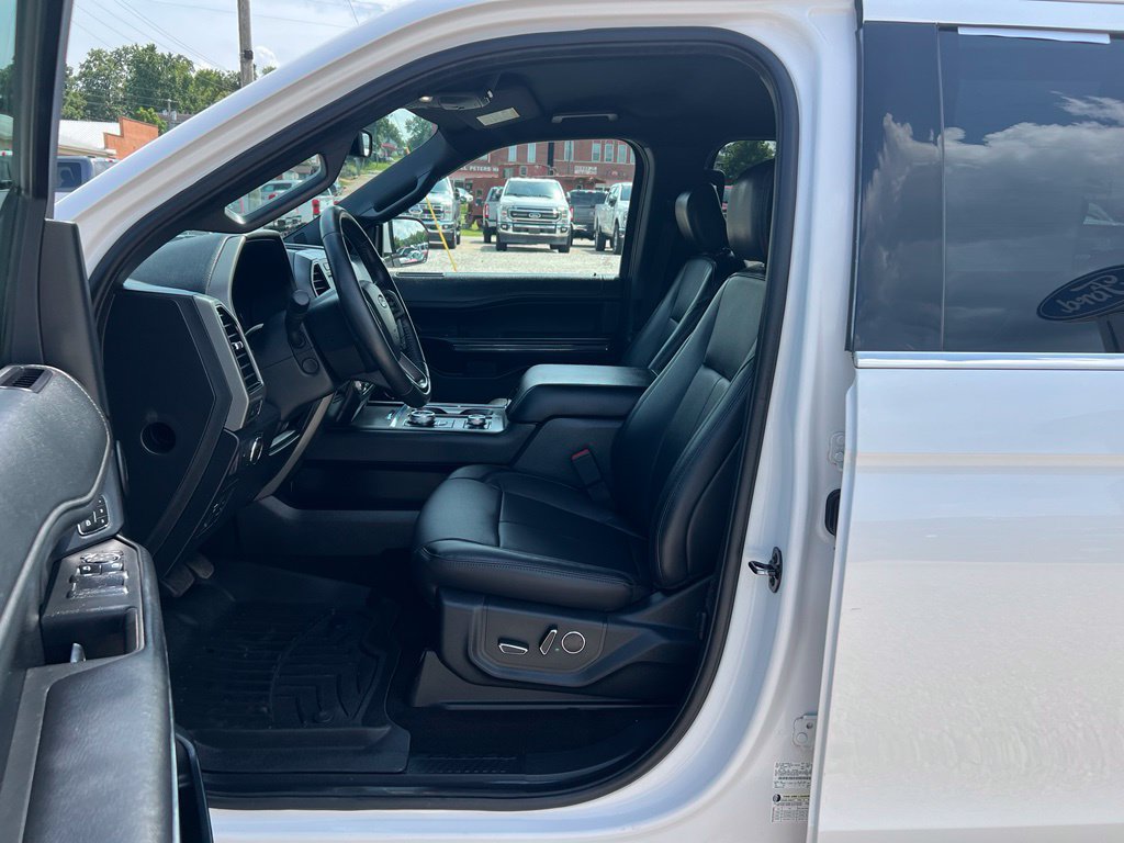 Used 2019 Ford Expedition Max XLT w/ Equipment Group 202A AWD/4WD image 13