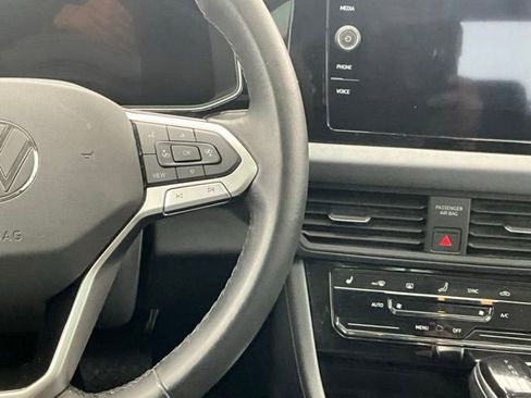 Used 2025 Volkswagen Jetta SE FWD image 19