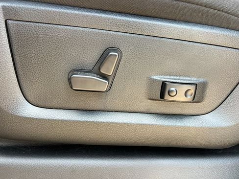 Used 2025 RAM 2500 Big Horn AWD/4WD image 12