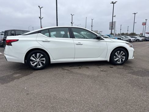 Used 2024 Nissan Altima 2.5 S image 11