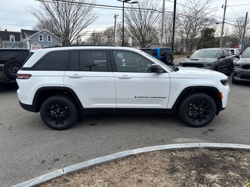 New 2026 Jeep Grand Cherokee Altitude AWD/4WD image 7