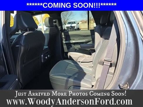 Used 2022 Ford Expedition Platinum image 4