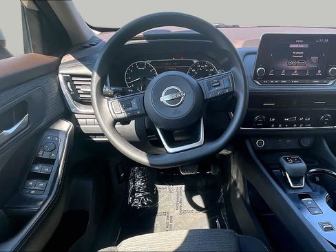Used 2022 Nissan Rogue SV FWD image 6