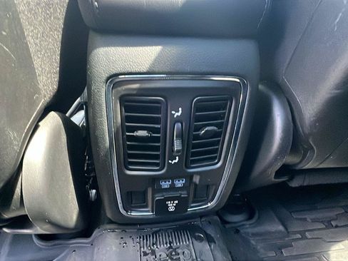 Used 2022 Jeep Grand Cherokee Limited w/ Trailer Tow Group IV AWD/4WD image 22