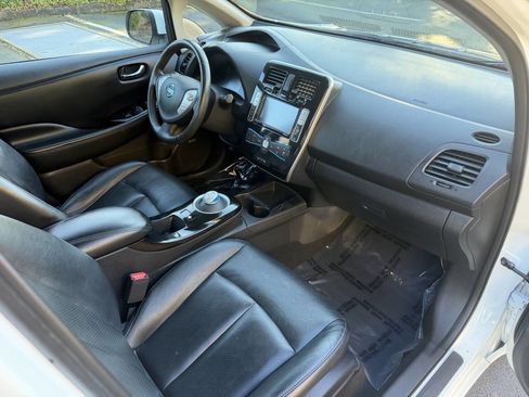 Used 2016 Nissan Leaf SL w/ Premium Package image 14