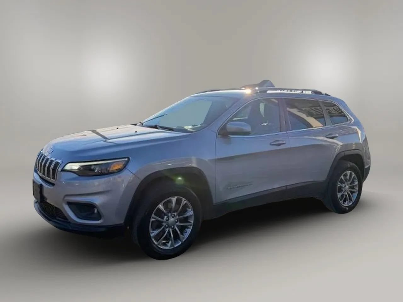 Used 2019 Jeep Cherokee Latitude Plus w/ Cold Weather Group AWD/4WD image 5
