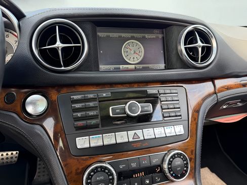 Used 2014 Mercedes-Benz SL 550 image 42