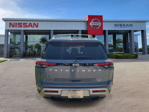 Used 2023 Nissan Pathfinder Platinum FWD image 3