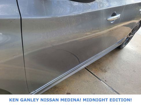 Used 2018 Nissan Sentra SR w/ SR Midnight Edition Package image 11