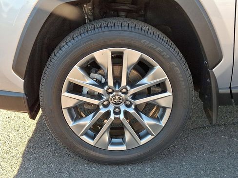 Used 2023 Toyota RAV4 XLE Premium image 9