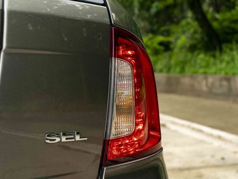 Used 2013 Ford Edge SEL FWD image 13