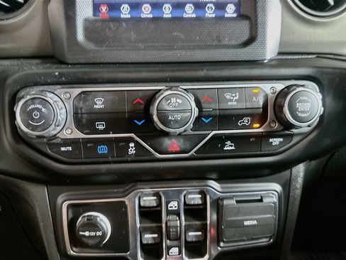 Used 2023 Jeep Wrangler Unlimited w/ Convenience Group AWD/4WD image 23