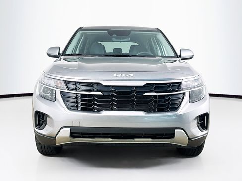 Used 2026 Kia Seltos LX FWD image 2