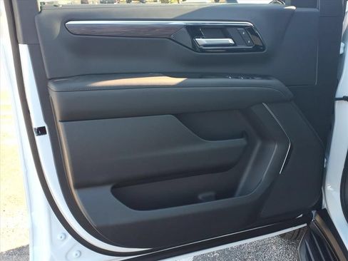 New 2026 Chevrolet Suburban LS RWD image 14