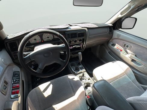 Used 2004 Toyota Tacoma PreRunner RWD image 14