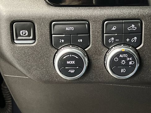 Used 2025 GMC Sierra 1500 SLT image 40