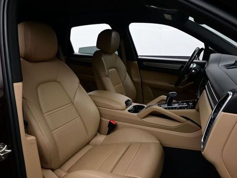 Certified 2023 Porsche Cayenne S Platinum AWD/4WD image 18