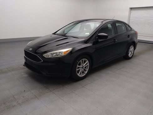 Used 2018 Ford Focus SE FWD image 2
