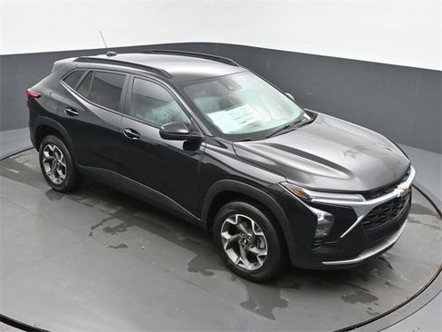 Used 2024 Chevrolet Trax LT w/ Driver Confidence Package image 44