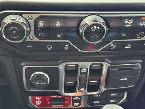 Used 2021 Jeep Wrangler Unlimited Rubicon w/ Uconnect 4C Nav & Sound Group AWD/4WD image 30