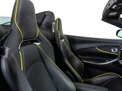 Used 2025 McLaren Artura Spider image 40